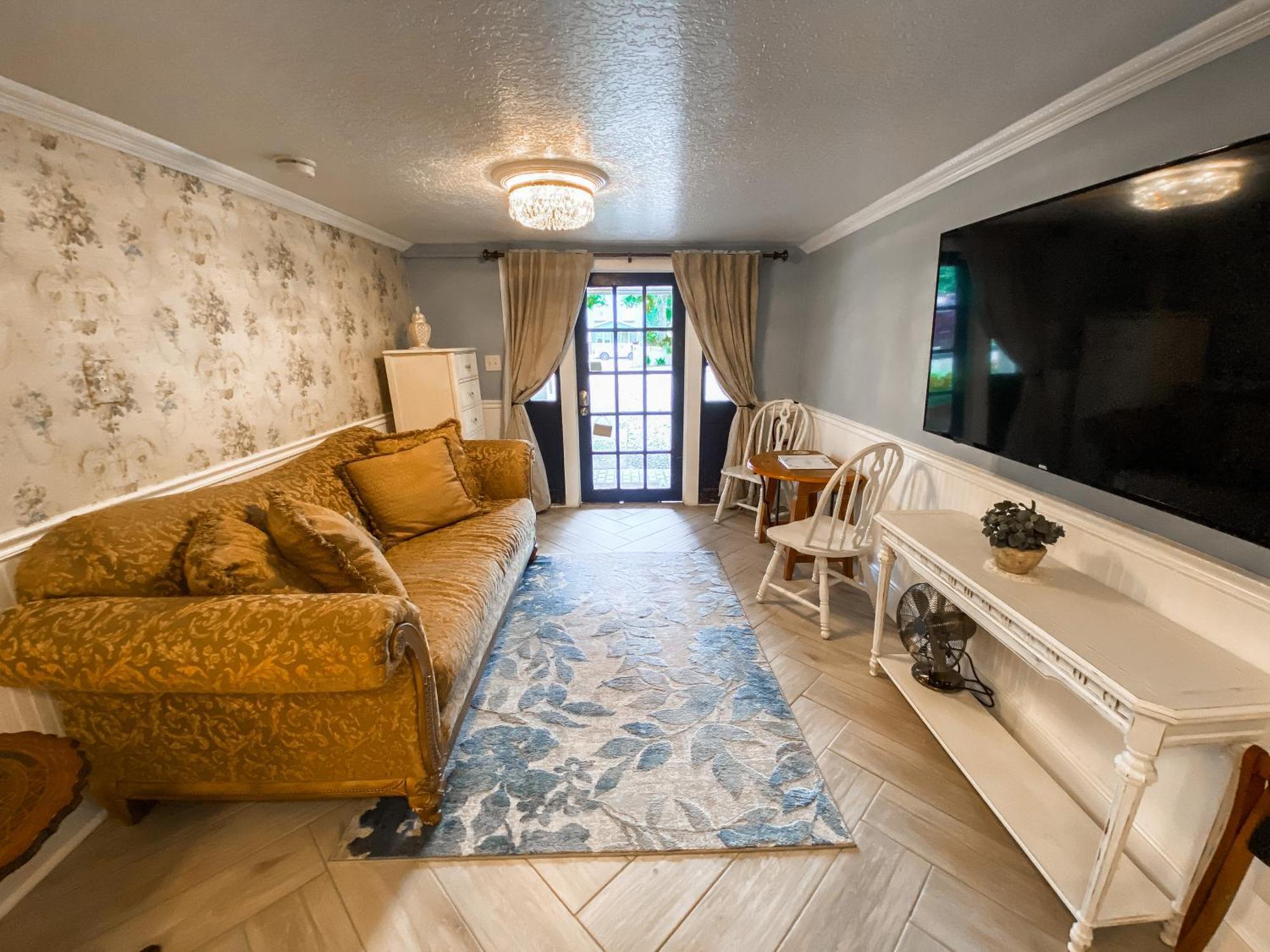 Park Place Inn And Cottages Сэнфорд Экстерьер фото